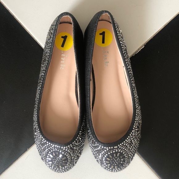 2/$30⭐️ Girls Sparkly Flats - Picture 1 of 6